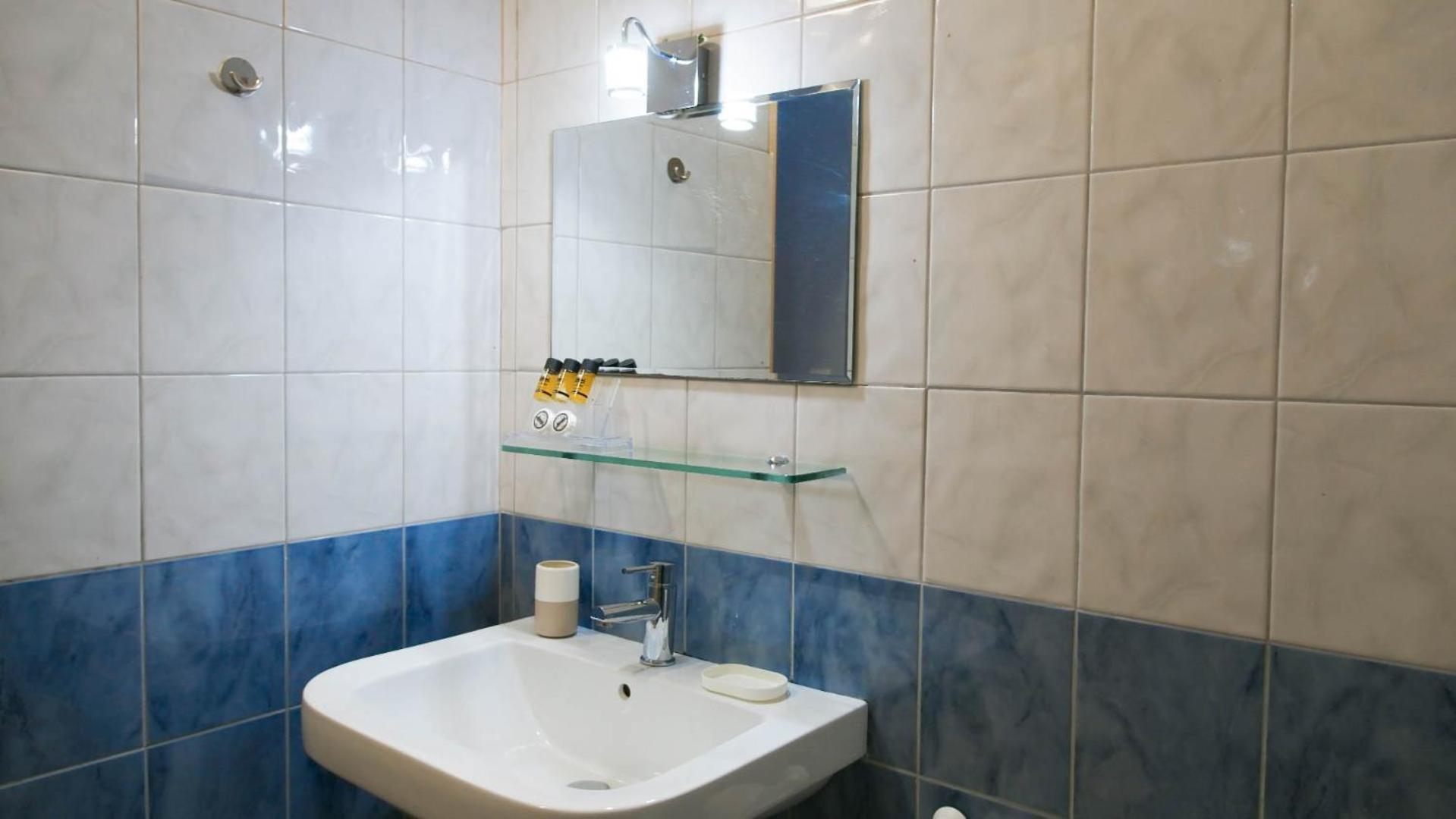Guest House Suga 1 Qeparo Pokój zdjęcie
